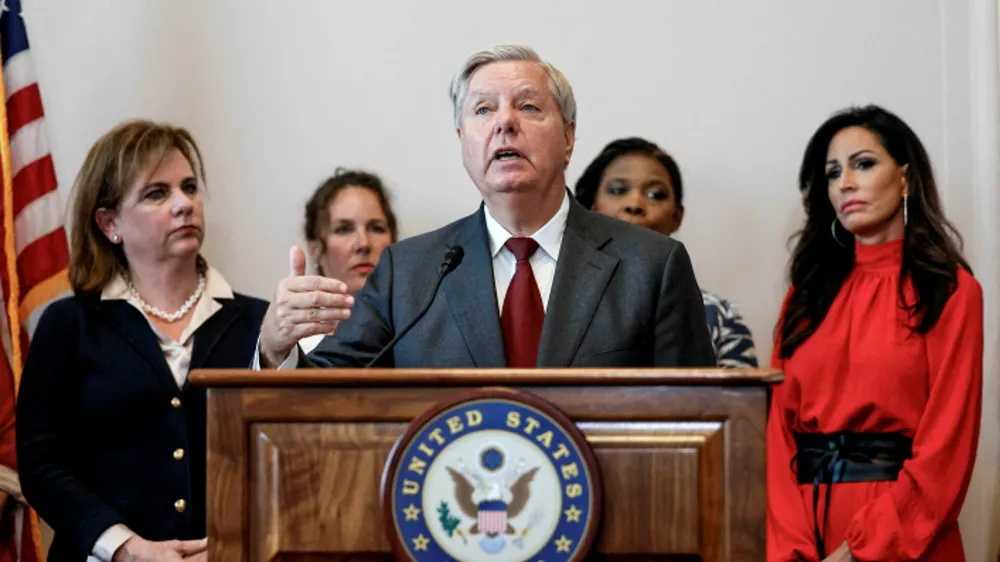 U.S. Senator Lindsey Graham (R-KY) unveils a nationwide abortion bill with new abortion restrictions, during a news conference alongside representatives from national anti-abortion organizations, on Capitol Hill in Washington, U.S., September, 13, 2022. REUTERS/Evelyn Hockstein