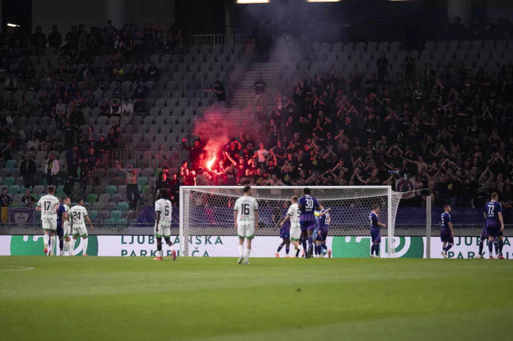 viole03.05.2025 NK Olimpija: NK Maribor, Prva liga, nogomet FOTO: Nik Erik Neubauer