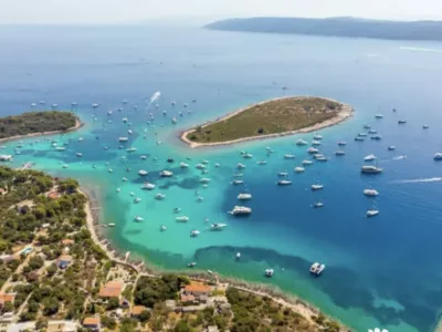 Zaliv dnevno obi&scaron;če okoli 1500 ljudi, kar je glede na velikost zaliva nesprejemljivo. Foto: peticijeonline.com