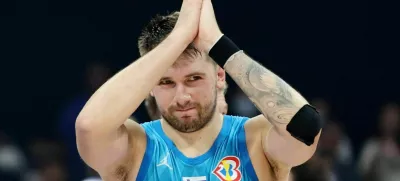 Basketball - FIBA World Cup 2023 - Classification Games 7-8 - Italy v Slovenia - Mall of Asia Arena, Manila, Philippines - September 9, 2023 Slovenia's Luka Doncic applauds fans after the match REUTERS/Eloisa Lopez