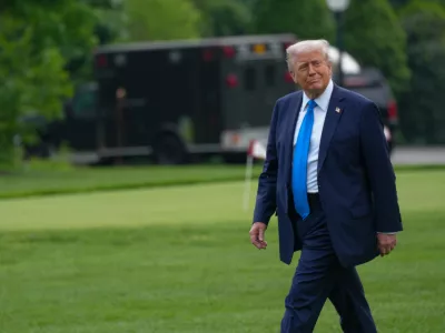01 May 2025, US, Washington: US President Donald Trump heads to Marine One for a flight to Andrews and then on to the University of Alabama, where he will deliver the commencement address. Photo: Andrew Leyden/ZUMA Press Wire/dpa