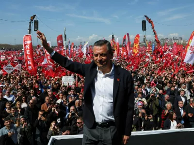 Ozgur Ozel, leader of Turkey's main opposition Republican People's Party (CHP) attends a rally to protest against the arrest of Istanbul Mayor Ekrem Imamoglu as part of a corruption investigation, in Istanbul, Turkey, March 29, 2025. REUTERS/Umit Bektas