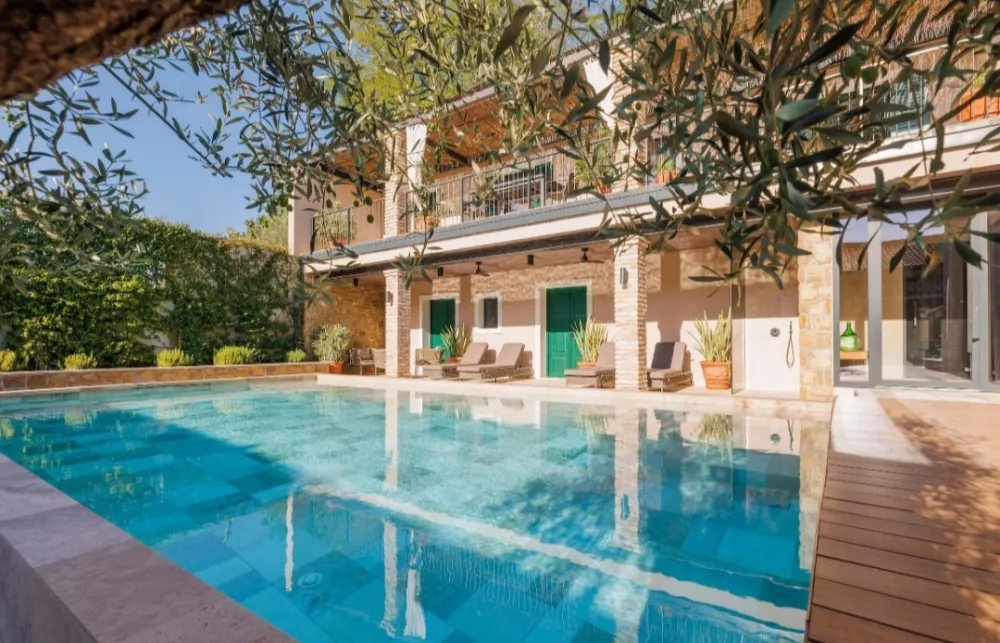 Odlično izhodi&scaron;če za večdnevno kolesarsko potepanje po Kra&scaron;kem robu je Vila Robida, ki je pravcati butični raj za kolesarske navdu&scaron;ence. F visitkoper.si