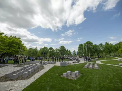 Radovljica.Prireditev ob koncu obnove grobisca talcev v parku gradu Katzenstein v Begunjah na Gorenjskem in ogled nove stalne razstave v Muzeju talcev.