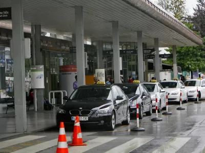 - Aerodrom Ljubljana - Letali&scaron;če Jožeta Pučnika Brnik - TAXI - taksisti - //FOTO: Tomaž Skale