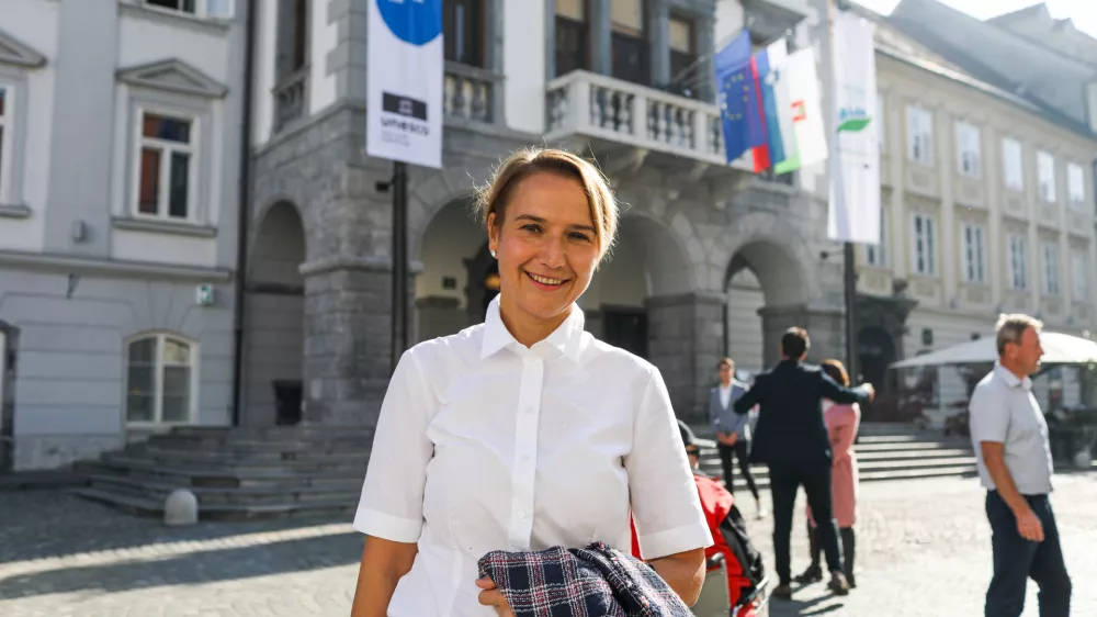 dr. Tina Bregant, kandidatka za ljubljansko županjo - 18.10.2022 - Lokalne volitve 2022 - predstavitev skupne kandidatke SLS in stranke Na&scaron;a dežela za županjo Mestne občine Ljubljana //FOTO: Bojan Velikonja