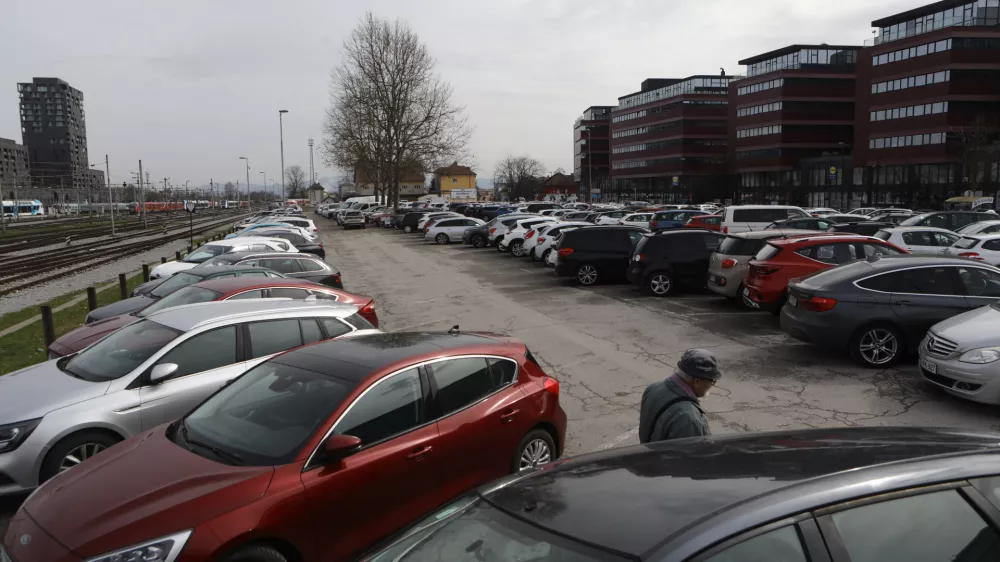 Tatovi se nenehno trudijo najti nove načine in izdelati nove pripomočke, s katerimi bi pri&scaron;li v tuje vozilo in zagnali motor. Foto:&nbsp;Luka Cjuha
