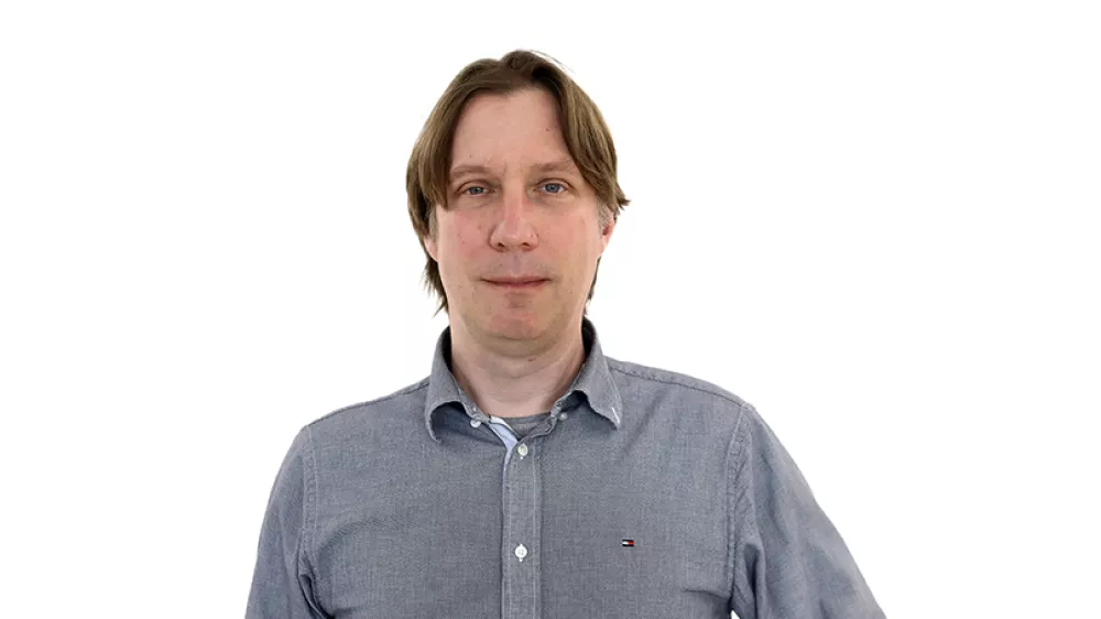 Damjan Franc LuZA ONLINE - Redakcija Dnevnik 2024 - portreti za komentarje in kolumne - kolumnisti - komentatorji &ndash; novinarji - portret //FOTO: Luka Cjuha