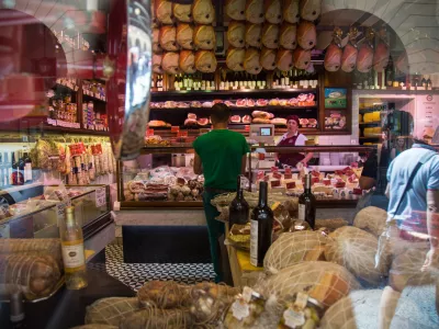 - 28.06.2016 - simbolična fotografija - meso - mesnica - trgovina - pr&scaron;ut -..//FOTO: Maja Marko