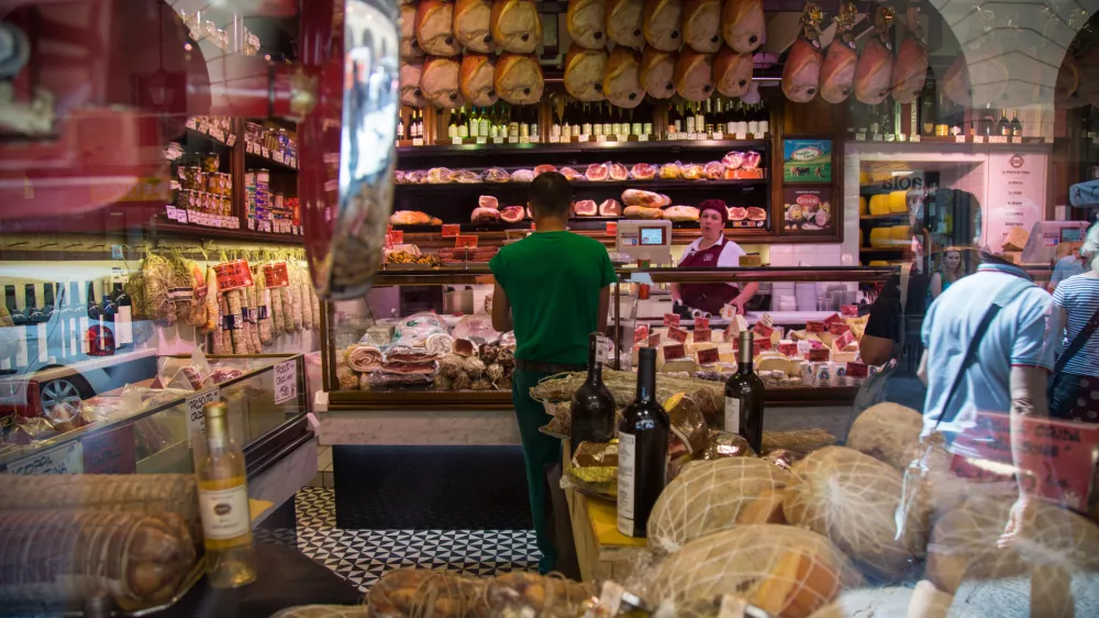 - 28.06.2016 - simbolična fotografija - meso - mesnica - trgovina - pr&scaron;ut -..//FOTO: Maja Marko
