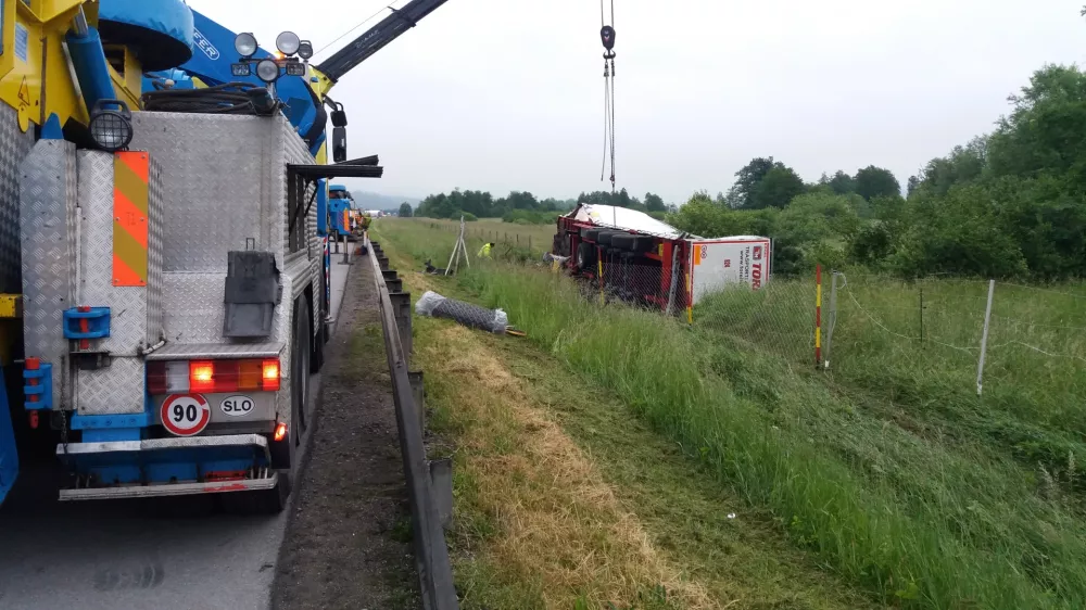 nesreča avtocesta tovornjak