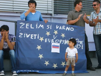  - ilustrativna fotografija - transparent Želim si varno živeti v evropski Sloveniji - EU - evropska unija - evropa   - 20.6.2013 - Azilni dom v Ljubljani, Cesta v Gorice 15 - Svetovni dan beguncev - prireditev ob svetovnem dnevu beguncev - begunci    //FOTO: Bojan Velikonja