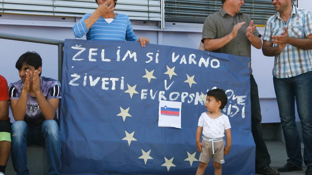  - ilustrativna fotografija - transparent Želim si varno živeti v evropski Sloveniji - EU - evropska unija - evropa   - 20.6.2013 - Azilni dom v Ljubljani, Cesta v Gorice 15 - Svetovni dan beguncev - prireditev ob svetovnem dnevu beguncev - begunci    //FOTO: Bojan Velikonja
