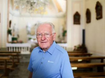 11.09.2020. Matajur (Montemaggiore), Župnik Božo Zuanella, edini slovenski duhovnik v Benečiji, ki &scaron;e ma&scaron;uje v slovenskem narečju,- 11.09.2020- Slovenska Benečija po poteh romana Kaplan Martin Čedrmac Franceta Bevka.  //FOTO: Bojan VelikonjaOPOMBA: REPORTAŽA ZA NEDELJSKI DNEVNIK 2020