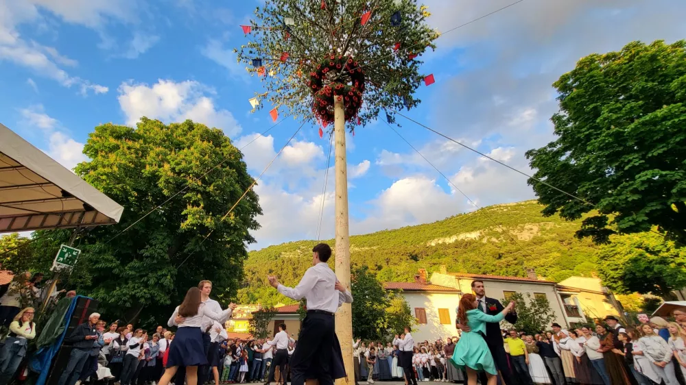 Majenca, Dolina pri Trstu, parterji in parterce, prvi ples / Foto: Katja Gle&scaron;čič 