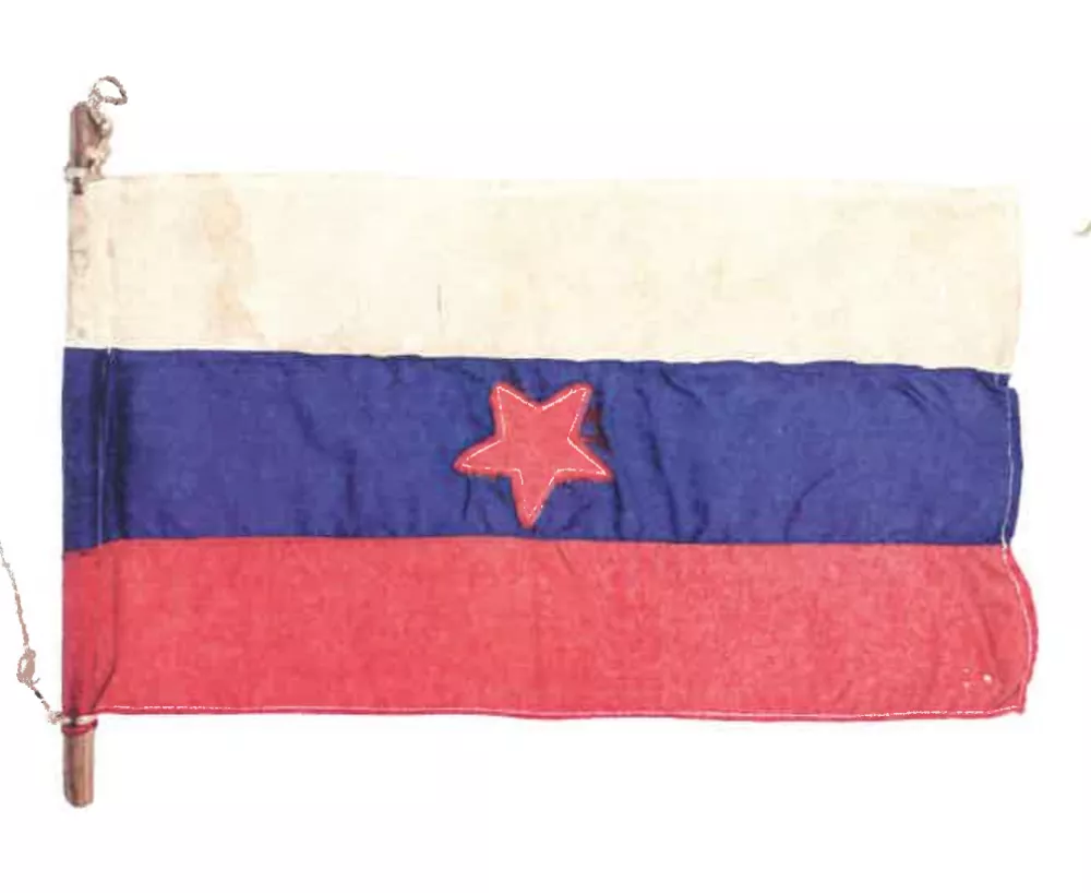 Zastavica, ki je 9. maja 1945 visela v &Scaron;i&scaron;ki v Ljubljani. / Foto: Mestni Muzej Ljubljana