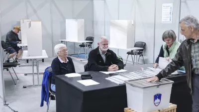 - 07.05. 2025 - predčasne volitve - referendum - voli&scaron;če Omnia//FOTO: Jaka Gasar