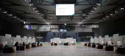 Ljubljana, Hala Tivoli.Predcasno glasovanje na zakonodajnem referendumu.