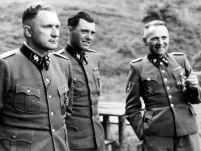 2SXX7NG AUSCHWITZ SS officers in the ground of the "Solahutte" an SS house near the concentration rudolf hoss,camp. From left: Richard Bayer camp Commandant,, Josef Mengele and former camp Commandant Rudolf Hoss in 1944Foto: Reuters/Alamy
