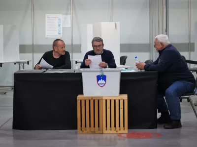 Ljubljana, Hala Tivoli.Predcasno glasovanje na zakonodajnem referendumu.