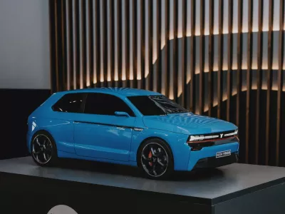 Novi yugo se je zaenkrat predstavil v pomanj&scaron;ani različici, vozni prototip bo sledil čez dve leti. / Foto: Cde Media