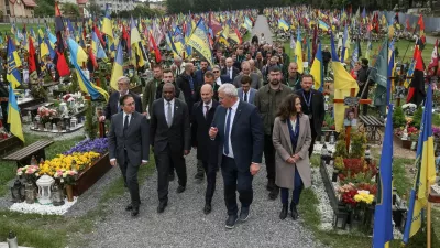 Spanish Minister of Foreign Affairs Jose Manuel Albares Bueno, Britain's Foreign Secretary David Lammy, France's Minister for Europe and Foreign Affairs Jean-Noel Barrot, Ukraine's Minister of Foreign Affairs Andrii Sybiha and foreign ministers of European countries commemorate fallen defenders of Ukraine at a military cemetery before a Ukraine-EU meeting, amid Russia's attack on Ukraine, in Lviv, Ukraine May 9, 2025. REUTERS/Roman Baluk