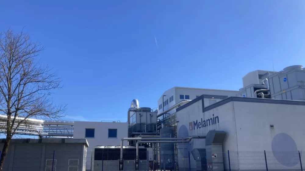 Večji del tovarne je po treh letih že obnovljen. Foto: &Scaron;pela Ferlin