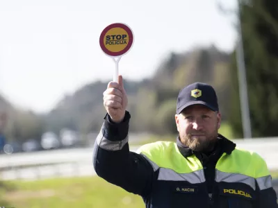 prometni nadzorpolicija - simbolična fotografijaprometna policijavarnost v prometupolicija na motorjihmotoristična policijaprehitri voznikiavtocestna policija08.04.2025 Policijski nadzor, počivali&scaron;če PovodjeFOTO: Nik Erik Neubauer