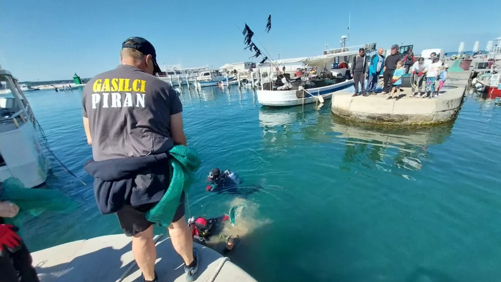 Pomoč iz obale je bila zelo hitra. Foto: Vesna Levičnik