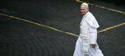 Italija, Vatikan.Papez Leon XIV. je danes v svojem prvem nagovoru vernikom na Trgu svetega Petra pozval k miru v svetu. 