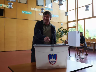 - 11.05.2025. Referendum 2025, O&Scaron; Dobrova. Foto: Bojan Velikonja 