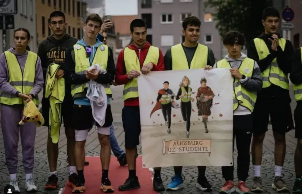 Tek srbskih &scaron;tudentov v Bruselj. foto: https://www.instagram.com/trkaci.u.blokadi/