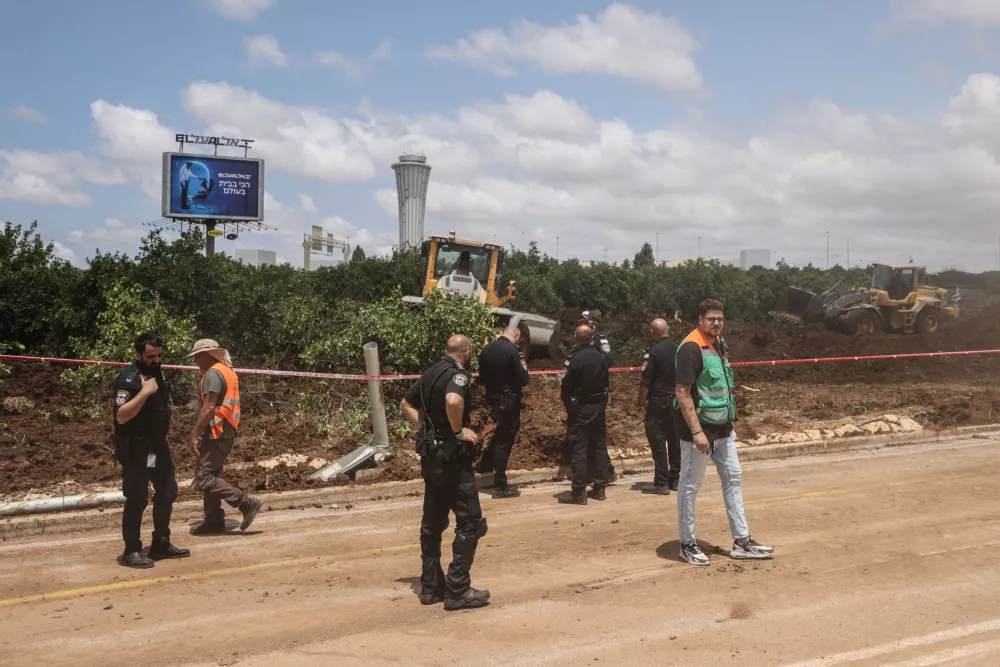 04 May 2025, Israel, Tel Aviv: Israeli security forces take security measures after Yemen's Houthi group targets Ben Gurion Airport in Tel Aviv with an attack. Photo: Saeed Qaq/ZUMA Press Wire/dpa