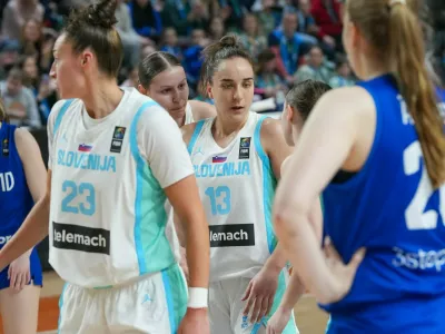 Slovenska ženska ko&scaron;arkarska reprezentanca, Finska