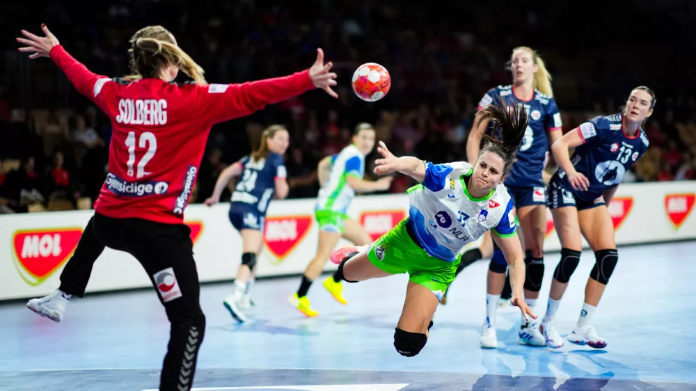 Nata&scaron;a LJEPOJA, Norway vs Slovenija, Women's EHF EURO 2024, Austria, Hungary, Switzerland, evropsko prvenstvo 28.11.2024, Mandatory Credit &copy; Eva Manhart / kolektiff