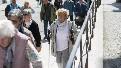 Klicni center 114 bo s 15. majem prevzel novo nalogo ter starej&scaron;im in drugim zainteresiranim poleg informacij o poplavah in pokojninski reformi ponujal tudi informacije o dolgotrajni oskrbi. Fotografija je simbolična. Foto: Nik Erik Neubauer Q