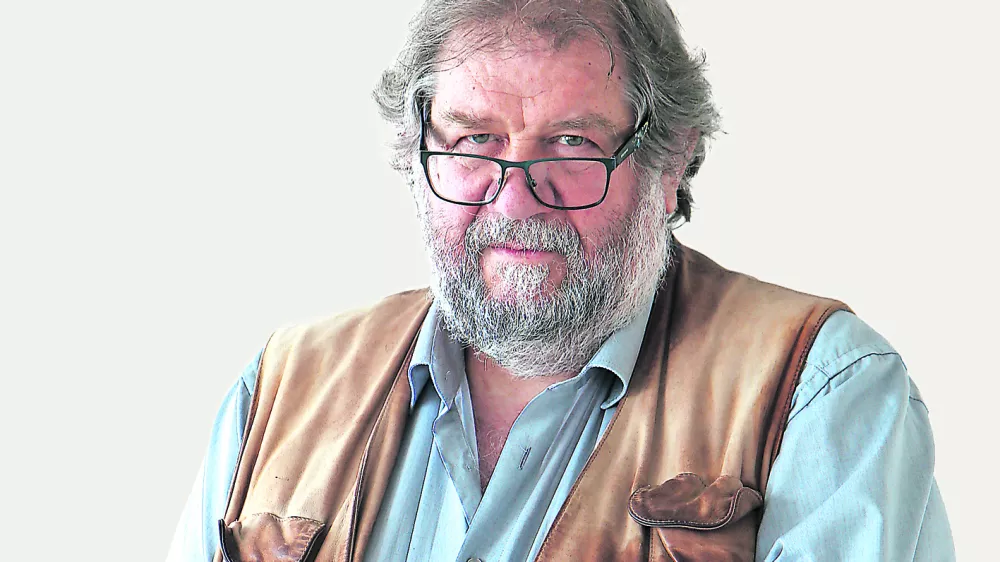 14.06.2017 - Ervin Hladnik Milharcic, kolumnist- Dnevnik 2017 - portreti za komentarje in kolumne - kolumnisti - novinarji - novinar//FOTO: Tomaz Skale ------PERMANENT !!!COLOR za kolumno