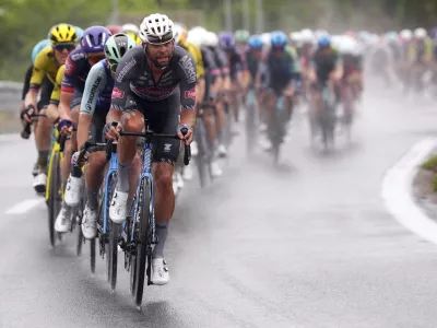 The pack rides during the sixth stage of the Giro d'Italia cycling race from Potenza to Naples, Italy, Thursday, May 15, 2025. (Fabio Ferrari/LaPresse via AP)
