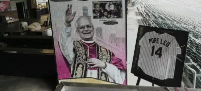 Poklon papežu Leonu XIV. / Foto: AP