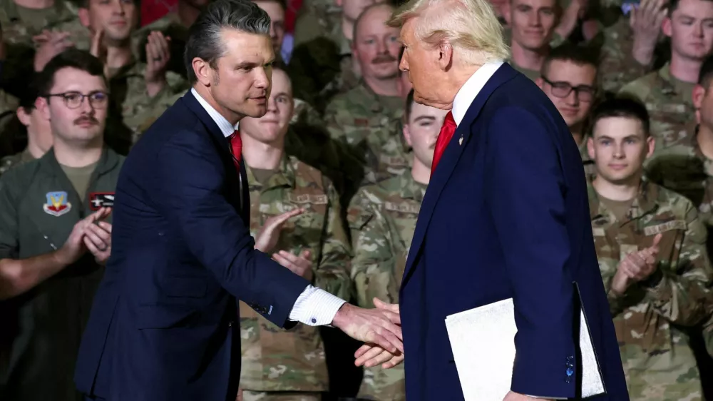 FILE PHOTO: U.S. President Donald Trump shakes hands with U.S. Defense Secretary Pete Hegseth during an event at Selfridge Air National Guard Base in Harrison Township, Michigan, U.S., April 29, 2025. REUTERS/Evelyn Hockstein/File Photo