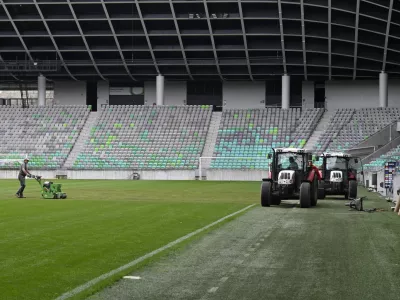 10.10. 2024 - Stadion Stožice - ponovna sanacije trave Foto: Nik Erik Neubauer