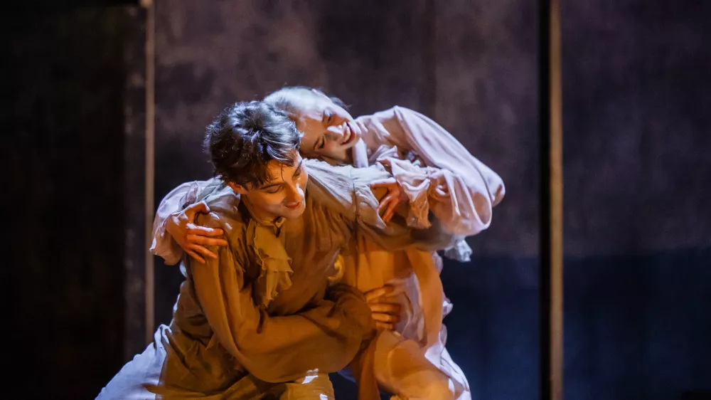 Prizor iz ljubljanske produkcije Manon Lescaut. Foto: Darja &Scaron;travs Tisu