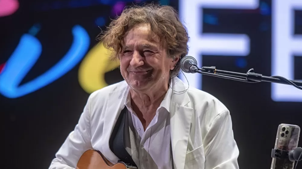 Glasbenik si je zaželel mlaj&scaron;ega videza. Foto: FB/Goran Bregovič