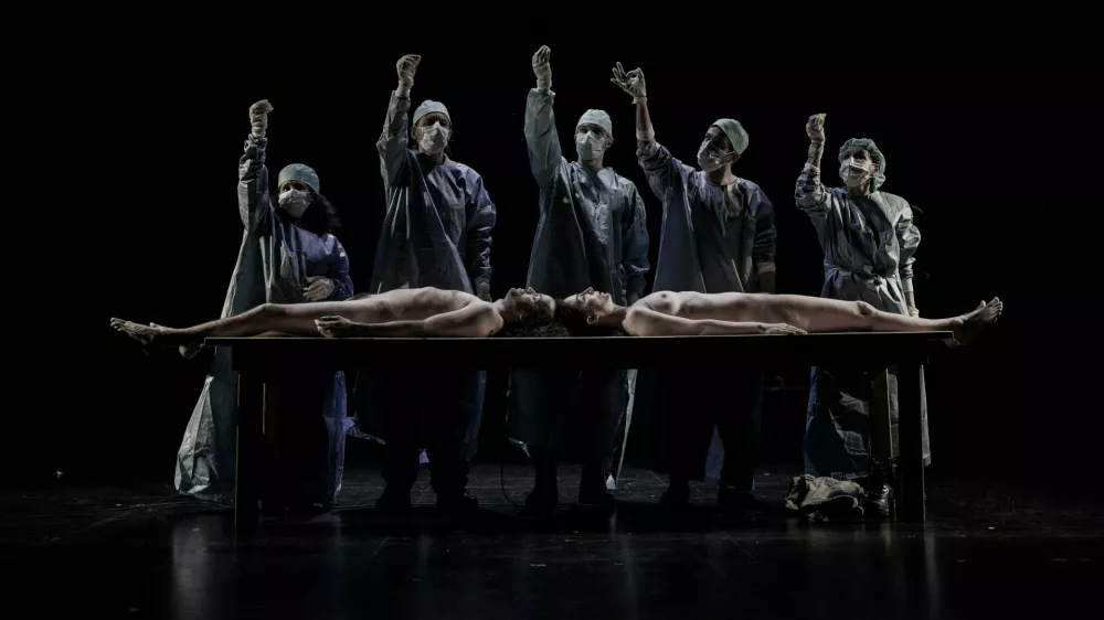 InkubatorRežija: Oliver FrljićFotografija: Matej Pov&scaron;e