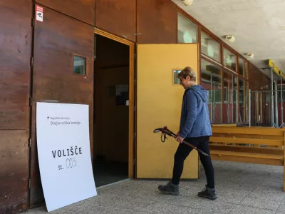 - 11.05.2025. Referendum 2025, O&Scaron; Dobrova. Foto: Bojan Velikonja 