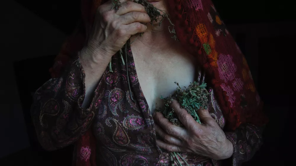 Zeli&scaron;čarski motiv fotografinje Katje Goljat na razstavi Gledala sem, kako trava raste F Katja Goljat