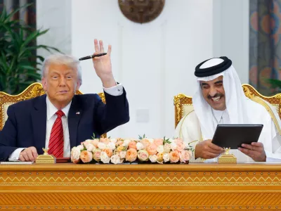 U.S. President Donald Trump and Qatar's Emir Tamim bin Hamad Al Thani attend a signing ceremony in Doha, Qatar, May 14, 2025. REUTERS/Brian Snyder   TPX IMAGES OF THE DAY