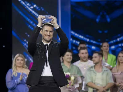 Zmagovalec 42. festivala Melodije morja in sonca v Avditoriju Portorož, ki so potekale v soboto, je postal Gregor Ravnik. F Ale&scaron; Rosa