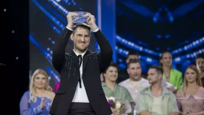 Zmagovalec 42. festivala Melodije morja in sonca v Avditoriju Portorož, ki so potekale v soboto, je postal Gregor Ravnik. F Ale&scaron; Rosa
