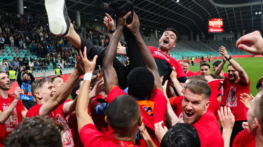 - Zmagovalci Celje. Albert Riera. 14.05.2025. - Nogomet, finale pokala Union, NK Koper - NK Celje. Foto: Bojan Velikonja 